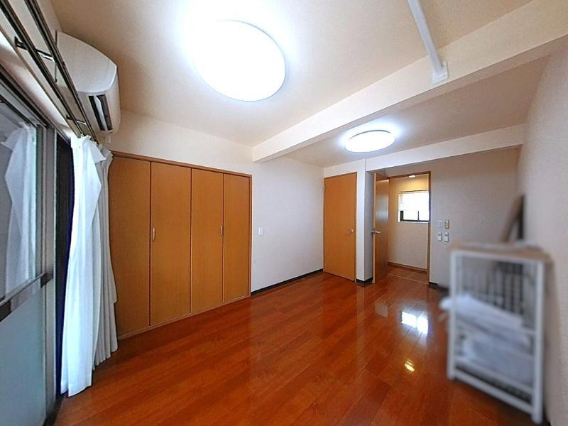 高知市春野町平和 中古戸建ての洋室