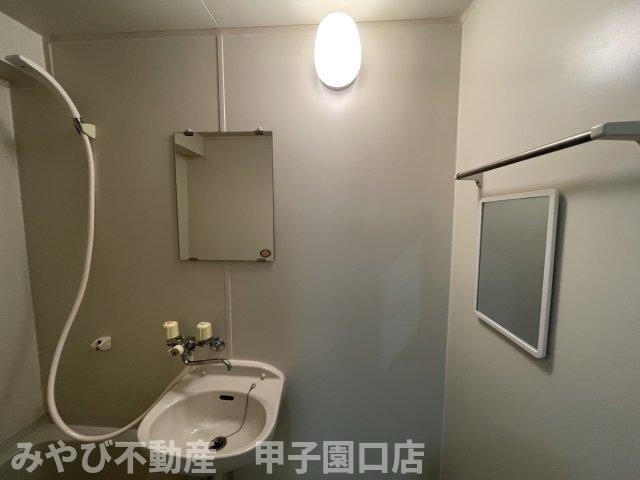 福寿荘弐番館の洗面所