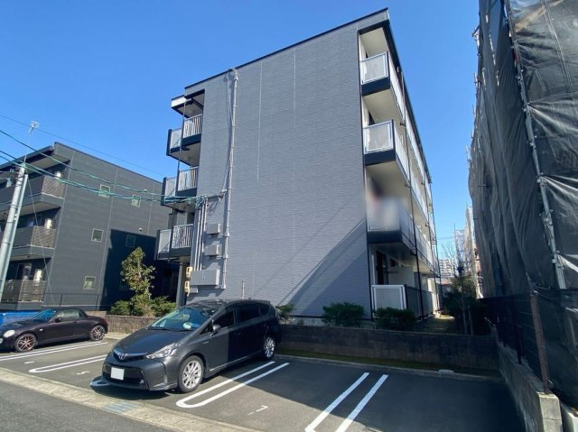 レオパレスグリーンフォレストの外観