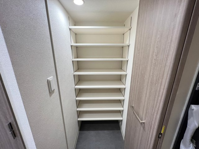 プレサンス　DOMECITY　コレーレの収納
