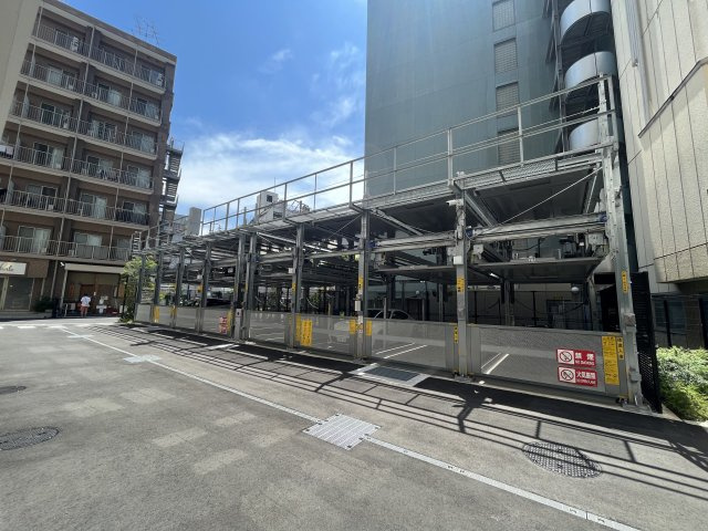 プライムメゾン千葉新町の駐車場