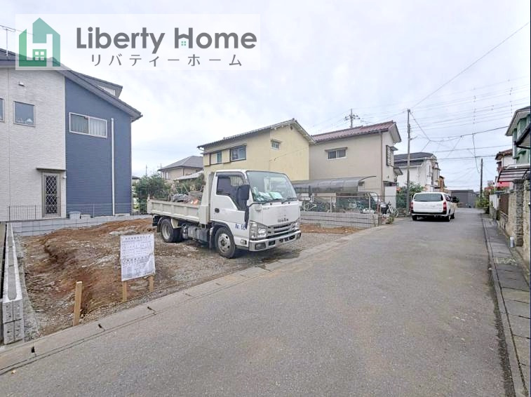 守谷市百合ケ丘3丁目　新築戸建の前面道路含む現地写真