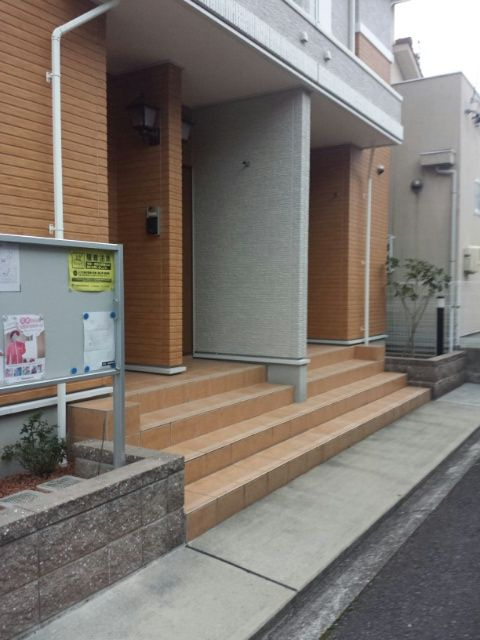 シャイン泉のエントランス