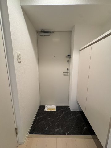 SERENiTE本町エコートの玄関
