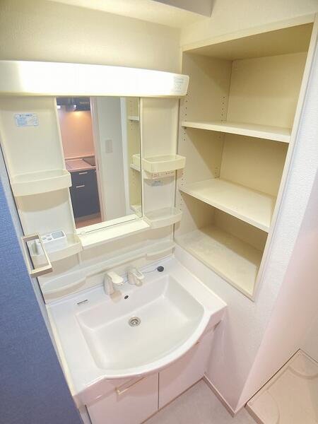 浦安市北栄１丁目の賃貸マンションの独立洗面台|※同建物別部屋参考写真