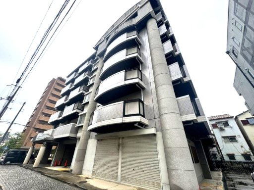 マンション津坂の外観