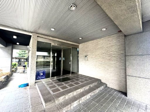マンション津坂のエントランス