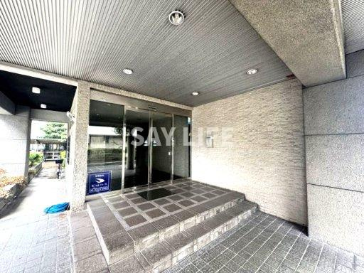 マンション津坂のエントランス
