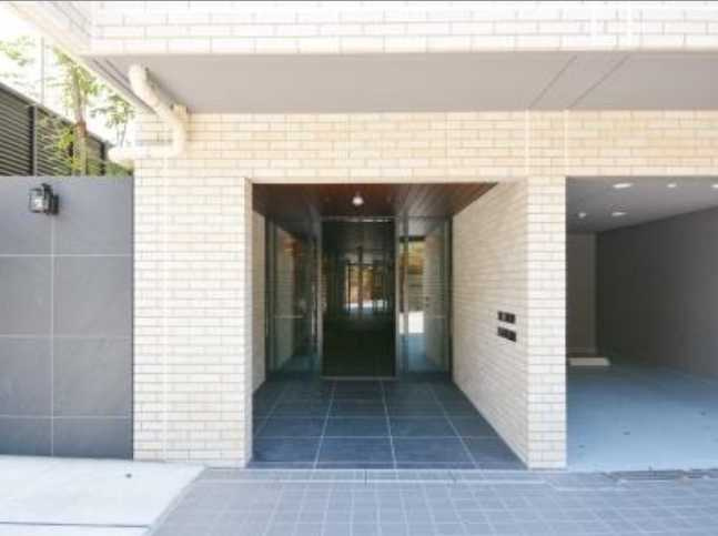 THE LUDLOW NAKAMEGURO　ペット相談可　楽器相談可　築浅のエントランス
