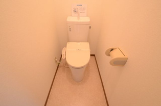 温水洗浄便座付きのトイレです♪