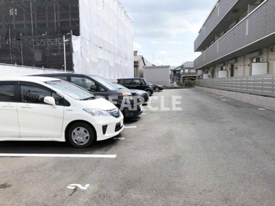 【駐車場】 | ルーチェ モンテ | 駐車場に車を止められます