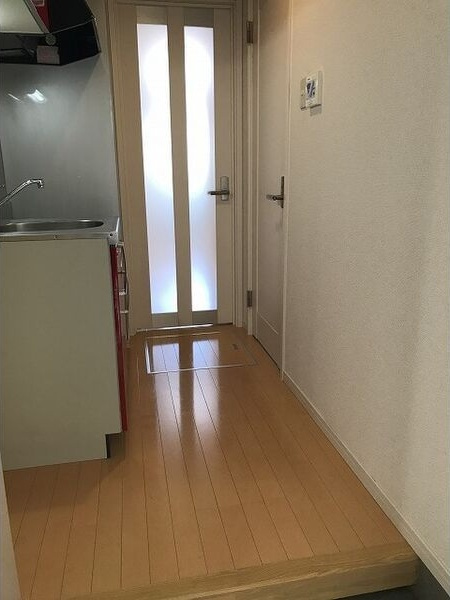 クレフラスト野並B棟の玄関