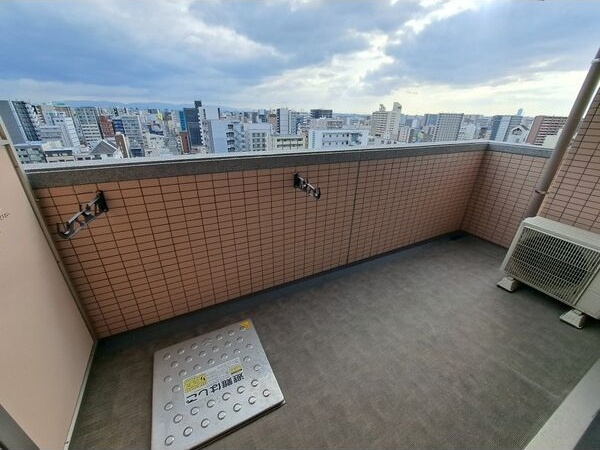グランカーサ難波元町のバルコニー
