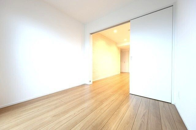Cherim春日駅前WESTの洋室