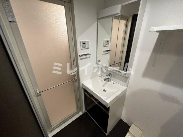ディアレイシャス東京サウスパレスの独立洗面台|同建物内別のお部屋の参考写真になります。