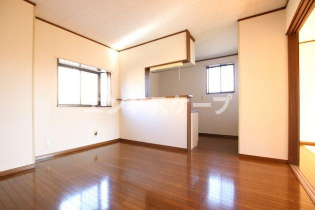 ニューパレス八坂Ａの居間・リビング|高崎、前橋のお部屋探しはエンドスケープまで！お客様の理想お聞かせ下さい♪