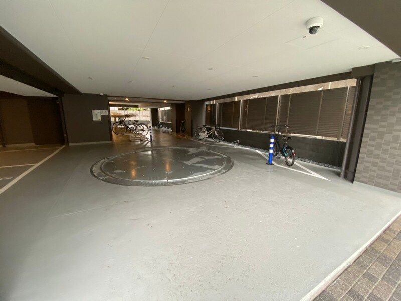 パレステージ町屋参番館の駐車場