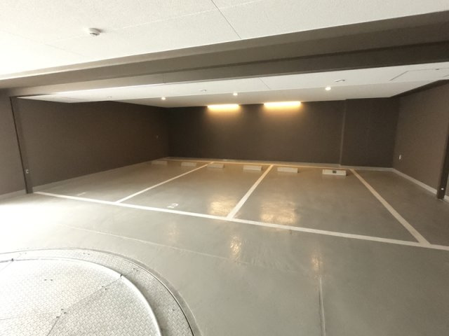 パレステージ町屋参番館の駐車場