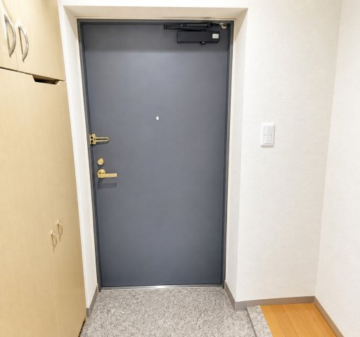 ルーブル中野新橋弐番館の玄関