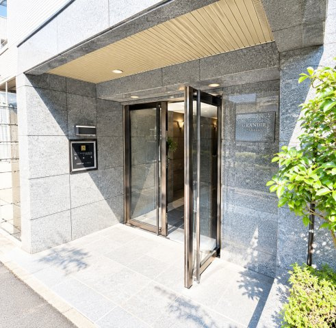 ルーブル中野新橋弐番館のエントランス
