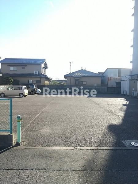 MKタワービレッジの駐車場