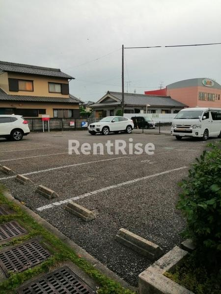 MKタワービレッジの駐車場