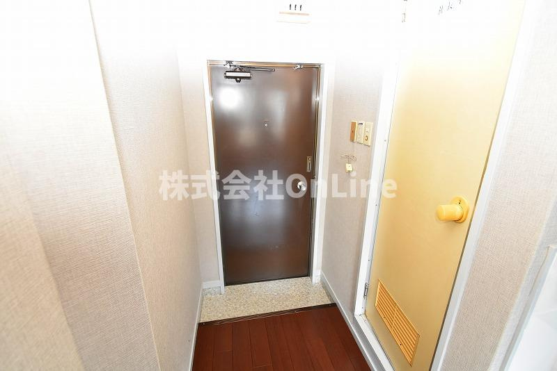 東大阪市小阪１丁目の賃貸マンションの玄関