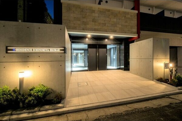 S-RESIDENCE一宮駅前のエントランス