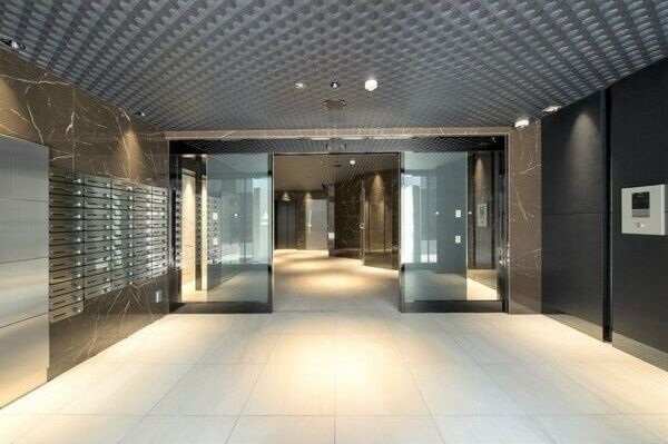 S-RESIDENCE一宮駅前のエントランス
