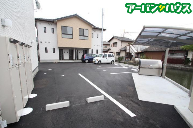 SMART LIFE 庭瀬 北棟の駐車場