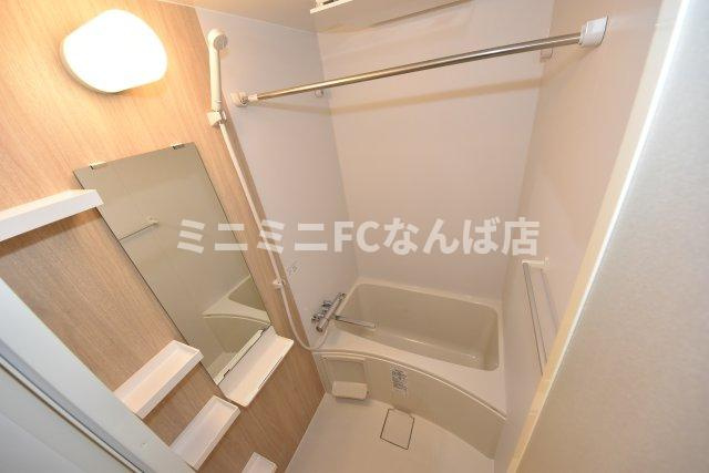 セレニテ難波西アリエの浴室