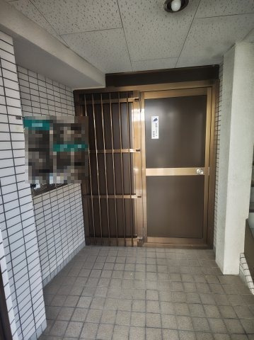 堂山ハイツB棟のロビー|毎日通るロビーはこのようになっています