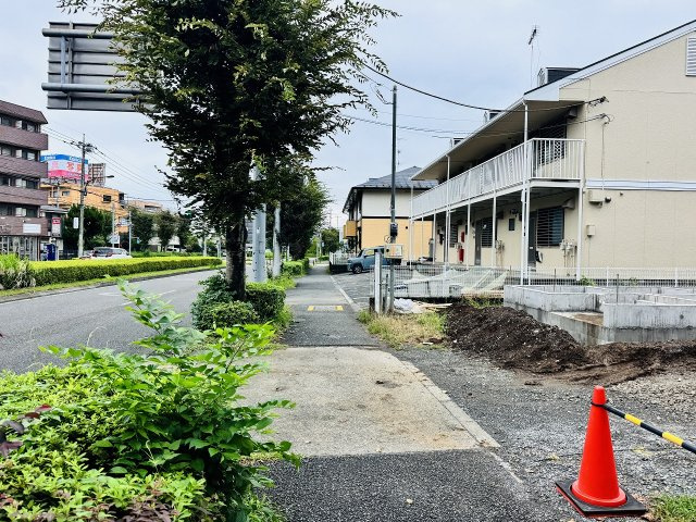 八王子市　下柚木　新築一戸建て　１期の前面道路含む現地写真|～北西側28ｍ道路に面しています～