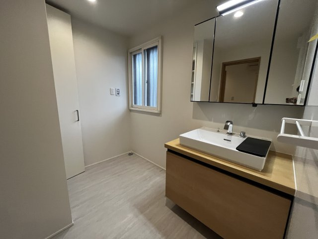 須賀川市向陽町の独立洗面台|独立洗面台、朝の身支度には欠かせません
