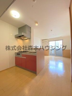 【洋室】 | 　リヴェール香里園 | ※同タイプ別室の写真を使用しています。
　設備内容や色調など相違がある場合は実際のお部屋の現状優先となります。