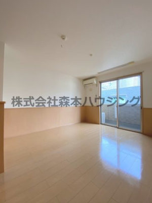 【洋室】 | 　リヴェール香里園 | ※同タイプ別室の写真を使用しています。
　設備内容や色調など相違がある場合は実際のお部屋の現状優先となります。