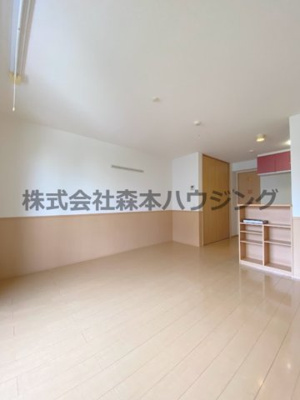 【洋室】 | 　リヴェール香里園 | ※同タイプ別室の写真を使用しています。
　設備内容や色調など相違がある場合は実際のお部屋の現状優先となります。