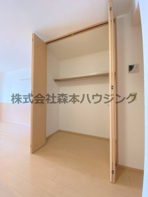 【収納】 | 　リヴェール香里園 | ※同タイプ別室の写真を使用しています。
　設備内容や色調など相違がある場合は実際のお部屋の現状優先となります。