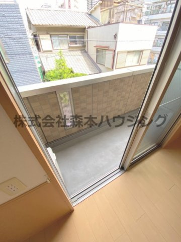 【バルコニー】 | 　リヴェール香里園 | ※同タイプ別室の写真を使用しています。
　設備内容や色調など相違がある場合は実際のお部屋の現状優先となります。