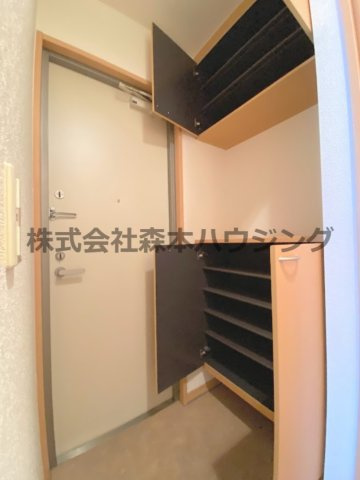 【収納】 | 　リヴェール香里園 | ※同タイプ別室の写真を使用しています。
　設備内容や色調など相違がある場合は実際のお部屋の現状優先となります。