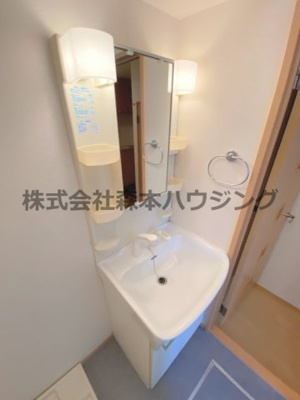 【独立洗面台】 | 　リヴェール香里園 | ※同タイプ別室の写真を使用しています。
　設備内容や色調など相違がある場合は実際のお部屋の現状優先となります。