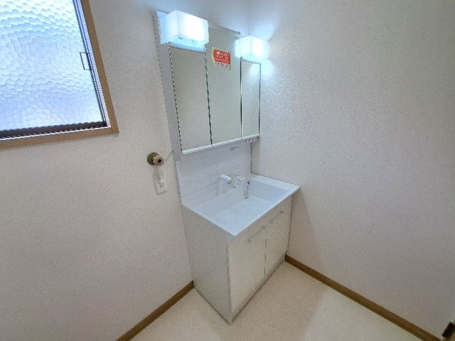 須賀川市北上町の独立洗面台|朝の身支度には欠かせない独立洗面化粧台