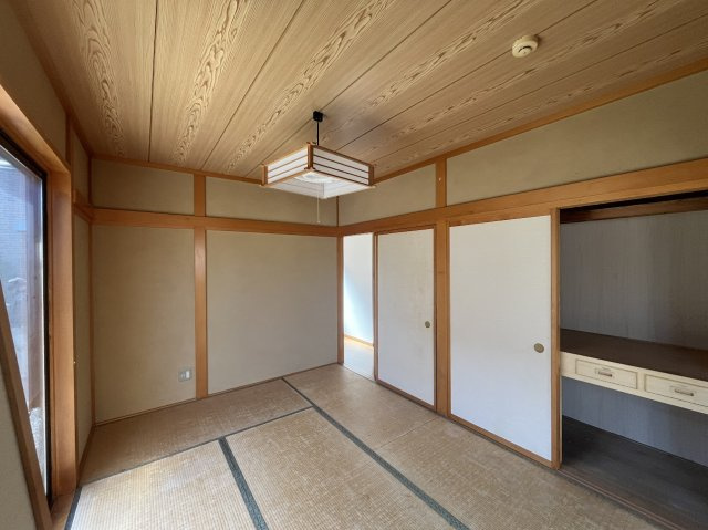松島町高城字城内一の和室|大きな窓から自然光が入り、日当たり・風通しも良好。