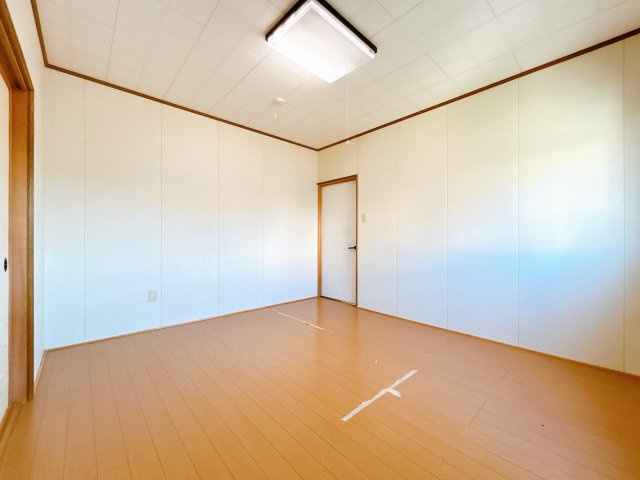常呂郡訓子府町末広町１２６番地　中古売家の洋室|【現況】1階洋室別アングルです
