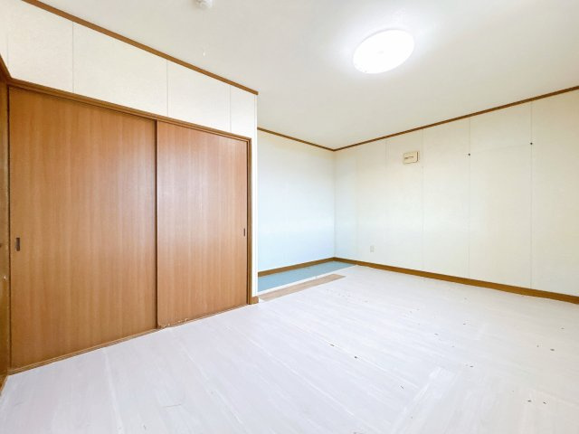 常呂郡訓子府町末広町１２６番地　中古売家の洋室|【現況】2階南東側9帖洋室です
