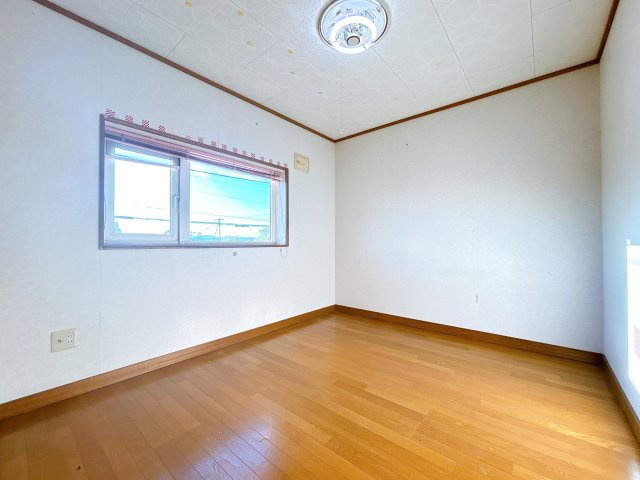 常呂郡訓子府町末広町１２６番地　中古売家の洋室|【現況】2階北西側洋室別アングルです