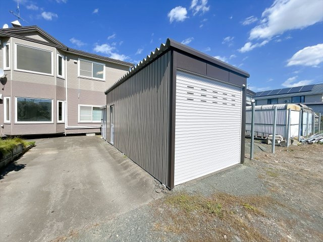 常呂郡訓子府町末広町１２６番地　中古売家の駐車場|【現況】電動開閉式の車庫です。