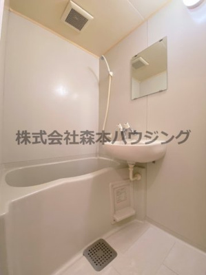 【浴室】 | 　パークプラザA棟 | ※同タイプ別室の写真を使用しています。
　設備内容や色調など相違がある場合は実際のお部屋の現状優先となります。