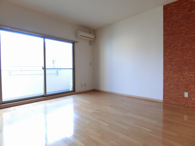 カドルの子供部屋|窓も大きくて効率よく採光できます♪