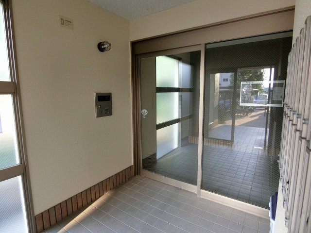カドルのエントランス|落ち着いたエントランスです